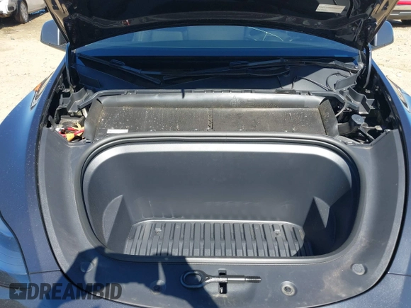2024 Tesla Model Y Long Range z VIN 7SAYGDEE8RA262082, wystawiony jako IAAI lot #41834216 z przebiegiem 11 536 mil mil oraz . Historia ofert i sprzedaży dostępna na DreamBid. Obrazek 10.