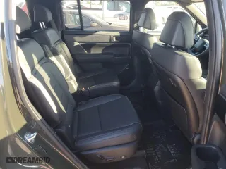 2024 Hyundai Santa Fe Calligraphy with VIN 5NMP5DGL1RH060888, listed as a Copart auction lot 68603584 with 1,132 mi miles and Salvage Title. Bid and sale history available at carsss.com. Image 11.