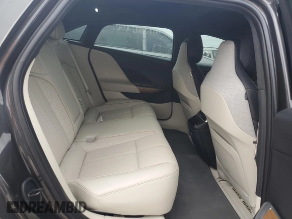 2023 Lucid Air Grand Touring z VIN 50EA1GBA8PA001431, wystawiony jako Copart lot #75683014 z przebiegiem 12 117 mil mil oraz Szkody całkowita. Historia ofert i sprzedaży dostępna na DreamBid. Obrazek 10.
