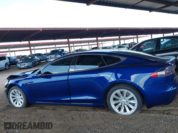 2017 Tesla Model S 100D z VIN 5YJSA1E21HF190815, wystawiony jako IAAI lot #42422004 z przebiegiem 99 938 mil mil oraz . Historia ofert i sprzedaży dostępna na DreamBid. Obrazek 15.