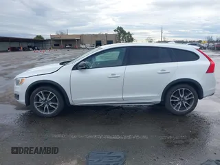2016 Volvo V60 Cross Country T5 with VIN YV4612HKXG1013445, listed as a IAAI auction lot 41502674 with 113,657 mi miles. Bid and sale history available at carsss.com. Image 14.