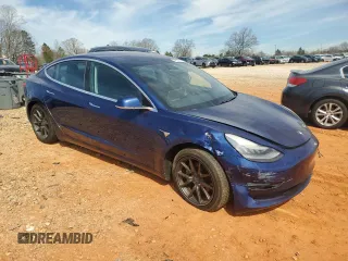 2018 Tesla Model 3 Long Range Battery z VIN 5YJ3E1EB8JF120548, wystawiony jako Copart lot #49389795 z przebiegiem 68 884 mil mil oraz Szkoda całkowita • Salvage title. Historia ofert i sprzedaży dostępna na DreamBid. Obrazek 4.