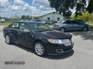 2011 Lincoln MKZ Hybrid z VIN 3LNDL2L33BR759329, wystawiony jako Copart lot #60902525 z przebiegiem 131 927 mil mil oraz Czysty tytuł • Clean title. Historia ofert i sprzedaży dostępna na DreamBid. Obrazek 1.