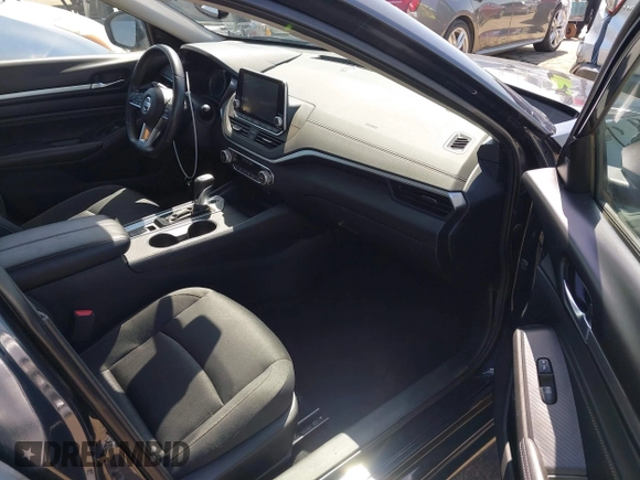 2019 Nissan Altima 2.5 SV with VIN 1N4BL4DVXKC192757, listed as a IAAI auction lot 41967586 with 31,066 mi miles. Bid and sale history available at carsss.com. Image 5.