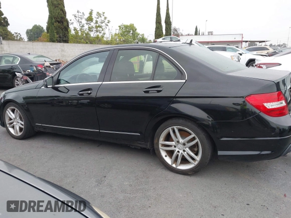 2013 Mercedes-Benz C 250 Sport z VIN WDDGF4HBXDR261850, wystawiony jako IAAI lot #42164882 z przebiegiem 149 257 mil mil oraz . Historia ofert i sprzedaży dostępna na DreamBid. Obrazek 14.