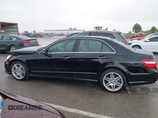 2010 Mercedes-Benz E 550 Luxury z VIN WDDHF7CB5AA069047, wystawiony jako IAAI lot #42111552 z przebiegiem 126 214 mil mil oraz . Historia ofert i sprzedaży dostępna na DreamBid. Obrazek 14.