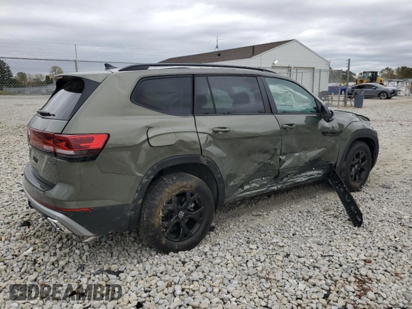 2024 Volkswagen Atlas Peak Edition SE with VIN 1V2CR2CA4RC575859, listed as a Copart auction lot 76310634 with 1,228 mi miles and Salvage title. Bid and sale history available at DreamBid. Image 3.