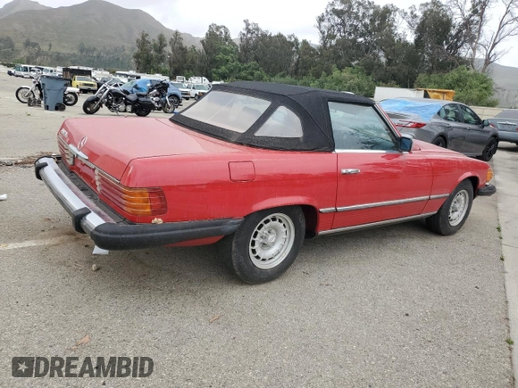 1985 Mercedes-Benz 380 z VIN WDBBA45C9FA017476, wystawiony jako Copart lot #58777585 z przebiegiem 135 805 mil mil oraz Szkoda całkowita • Salvage title. Historia ofert i sprzedaży dostępna na DreamBid. Obrazek 3.