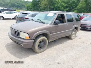 1999 Oldsmobile Bravada z VIN 1GHDT13W3X2710047, wystawiony jako IAAI lot #42481978 z przebiegiem Nie podano mil oraz . Historia ofert i sprzedaży dostępna na DreamBid. Obrazek 2.