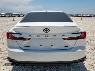 2025 Toyota Camry LE z VIN 4T1DAACK2SU556335, wystawiony jako Copart lot #57317485 z przebiegiem 3 410 mil mil oraz Szkoda całkowita • Salvage title. Historia ofert i sprzedaży dostępna na DreamBid. Obrazek 6.