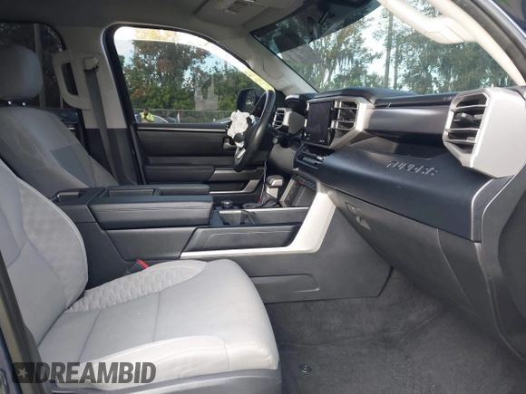 2022 Toyota Tundra 2WD SR5 with VIN 5TFLA5AB3NX009183, listed as a IAAI auction lot 41029101 with 104,806 mi miles. Bid and sale history available at carsss.com. Image 5.