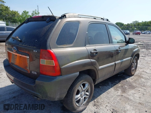 2005 Kia Sportage LX with VIN KNDJF723557133872, listed as a IAAI auction lot 42203702 with 181,132 mi miles and . Bid and sale history available at carsss.com. Image 4.
