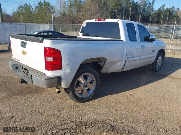 2013 Chevrolet Silverado 1500 LT with VIN 1GCRCSE06DZ273593, listed as a IAAI auction lot 41857478 with 207,175 mi miles. Bid and sale history available at carsss.com. Image 4.
