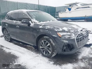 2021 Audi Q5 Premium with VIN WA1AAAFY1M2101881, listed as a IAAI auction lot 41399547 with 33,277 mi miles. Bid and sale history available at carsss.com. Image 1.