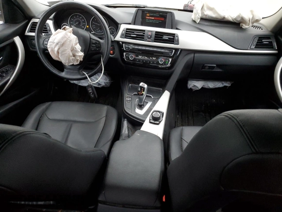 2018 BMW 3 Series 320i xDrive with VIN WBA8A3C55JA494888, listed as a Copart auction lot 87459204 with 86,876 mi miles and Salvage title. Bid and sale history available at DreamBid. Image 8.