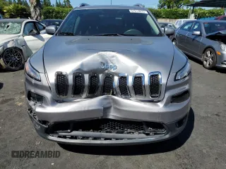 2017 Jeep Cherokee Latitude z VIN 1C4PJLCB6HW502689, wystawiony jako Copart lot #57913075 z przebiegiem 62 435 mil mil oraz Szkoda całkowita • Salvage title. Historia ofert i sprzedaży dostępna na DreamBid. Obrazek 5.