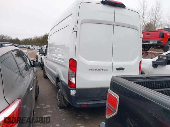 2022 Ford Transit Cargo z VIN 1FTBR1X84NKA82407, wystawiony jako IAAI lot #41503201 z przebiegiem 53 194 mil mil oraz . Historia ofert i sprzedaży dostępna na DreamBid. Obrazek 3.