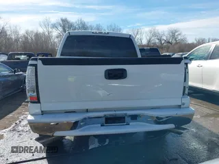 2005 Chevrolet Silverado 1500 LS with VIN 2GCEK13T151233103, listed as a IAAI auction lot 41656738 with 216,008 mi miles. Bid and sale history available at carsss.com. Image 17.
