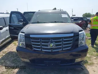 2008 Cadillac Escalade EXT z VIN 3GYFK62878G208887, wystawiony jako IAAI lot #41929267 z przebiegiem 186 074 mil mil oraz . Historia ofert i sprzedaży dostępna na DreamBid. Obrazek 12.