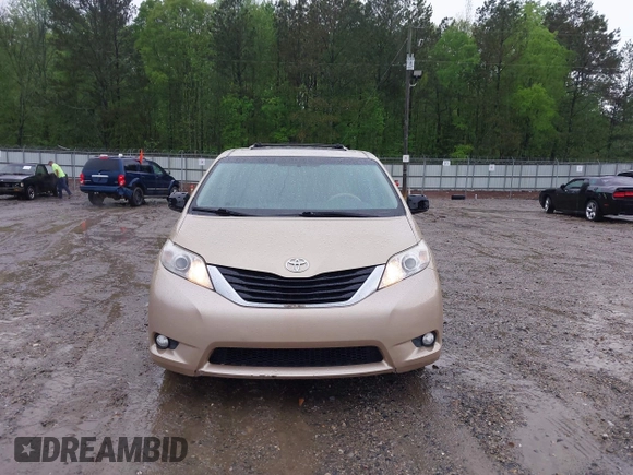 2014 Toyota Sienna XLE with VIN 5TDYK3DC1ES416999, listed as a IAAI auction lot 41972378 with 119,179 mi miles. Bid and sale history available at carsss.com. Image 12.