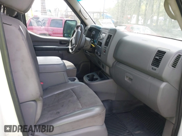 2017 Nissan NV Cargo SV z VIN 1N6AF0LY5HN804102, wystawiony jako IAAI lot #41942049 z przebiegiem 116 323 mil mil oraz . Historia ofert i sprzedaży dostępna na DreamBid. Obrazek 5.