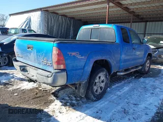 2008 Toyota Tacoma PreRunner with VIN 5TETU62N88Z592529, listed as a IAAI auction lot 41628653 with 225,946 mi miles. Bid and sale history available at carsss.com. Image 4.