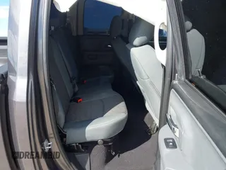 2018 Ram 1500 Harvest z VIN 1C6RR7GT2JS243442, wystawiony jako IAAI lot #40893024 z przebiegiem 78 825 mil mil oraz . Historia ofert i sprzedaży dostępna na DreamBid. Obrazek 8.