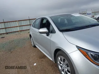 2025 Toyota Corolla LE z VIN 5YFB4MDE9SP257774, wystawiony jako IAAI lot #42480925 z przebiegiem 20 113 mil mil oraz . Historia ofert i sprzedaży dostępna na DreamBid. Obrazek 6.