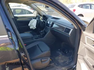 2018 Volkswagen Atlas SE with VIN 1V2DP2CA9JC599623, listed as a IAAI auction lot 42065906 with Not provided miles and . Bid and sale history available at DreamBid. Image 5.