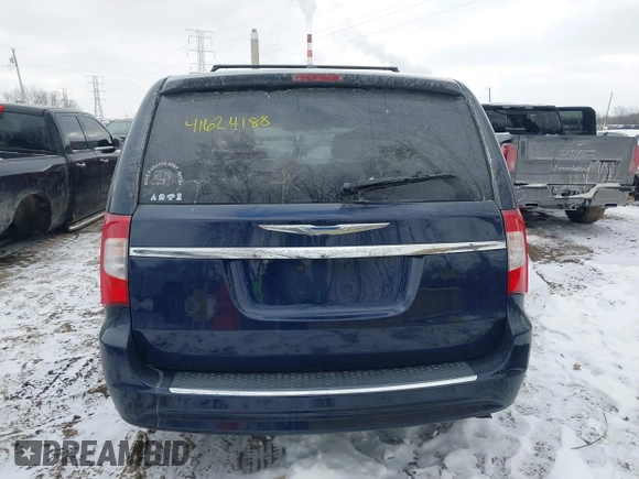 2015 Chrysler Town & Country Touring L with VIN 2C4RC1CG5FR573973, listed as a IAAI auction lot 41624188 with Not Provided miles and . Bid and sale history available at carsss.com. Image 17.