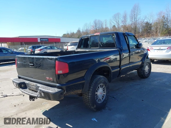 2000 GMC Sonoma SLS w/1SJ Pkg with VIN 1GTCT19W5Y8181305, listed as a IAAI auction lot 41694074 with 243,564 mi miles. Bid and sale history available at carsss.com. Image 4.