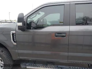 2019 Ford Super Duty F-250 SRW XL with VIN 1FT7W2B60KED51832, listed as a IAAI auction lot 41620118 with 76,348 mi miles. Bid and sale history available at carsss.com. Image 19.