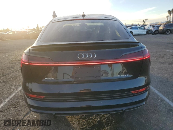 2021 Audi e-tron Sportback Prestige z VIN WA13ABGE7MB040149, wystawiony jako Copart lot #89213745 z przebiegiem 13 496 mil mil oraz Szkody całkowita. Historia ofert i sprzedaży dostępna na DreamBid. Obrazek 6.