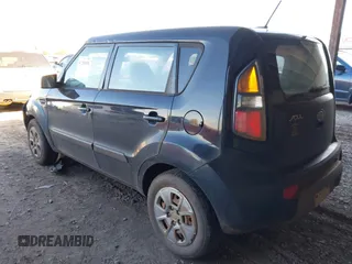 2011 Kia Soul with VIN KNDJT2A17B7733770, listed as a IAAI auction lot 41250008 with 182,515 mi miles. Bid and sale history available at carsss.com. Image 3.