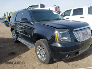 2010 GMC Yukon Denali with VIN 1GKUCEEF4AR235246, listed as a IAAI auction lot 41686326 with 299,687 mi miles. Bid and sale history available at carsss.com. Image 1.