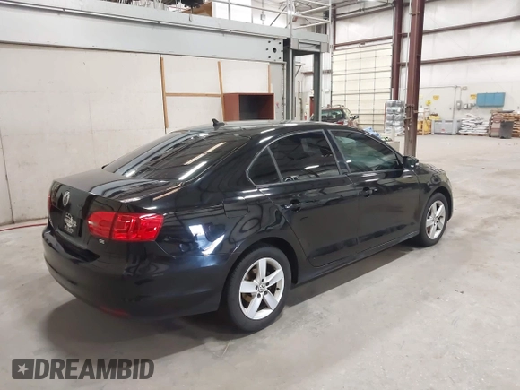 2014 Volkswagen Jetta SE with VIN 3VWD17AJ7EM409189, listed as a IAAI auction lot 42313804 with 139,950 mi miles and . Bid and sale history available at DreamBid. Image 4.