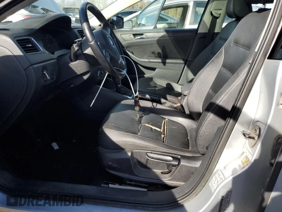 2011 Volkswagen Jetta SE z VIN 3VWDZ7AJ2BM302345, wystawiony jako Copart lot #47610025 z przebiegiem 128 634 mil mil oraz Czysty tytuł • Clean title. Historia ofert i sprzedaży dostępna na DreamBid. Obrazek 7.