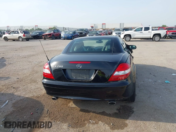 2006 Mercedes-Benz SLK 280 z VIN WDBWK54F36F120962, wystawiony jako IAAI lot #42269968 z przebiegiem 132 752 mil mil oraz . Historia ofert i sprzedaży dostępna na DreamBid. Obrazek 16.
