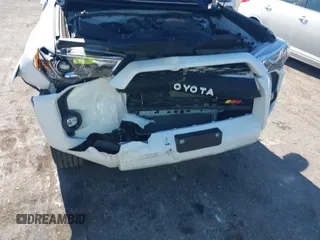 2021 Toyota 4Runner SR5 с VIN JTEEU5JR7M5249971, выставлен на аукционе IAAI как лот 40915613 с пробегом 41 547 миль миль и . История ставок и продаж доступна на DreamBid. Изображение 6.
