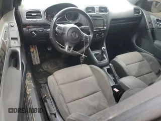2013 Volkswagen GTI z VIN WVWEV7AJ2DW125334, wystawiony jako Copart lot #57248175 z przebiegiem Nie podano mil oraz Szkoda całkowita • Salvage title. Historia ofert i sprzedaży dostępna na DreamBid. Obrazek 8.