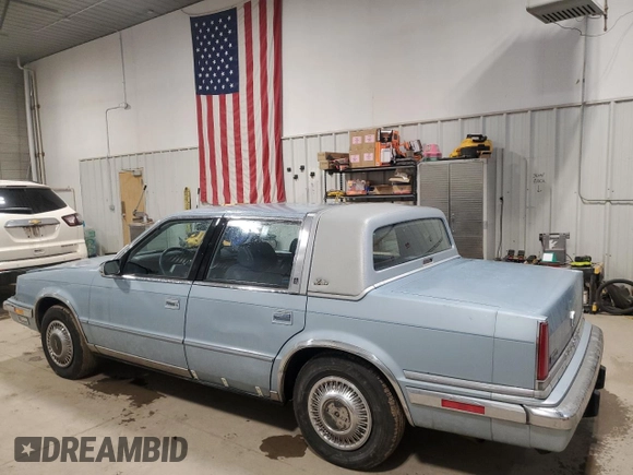 1989 Chrysler New Yorker z VIN 1C3BC663XKD578434, wystawiony jako Copart lot #84945044 z przebiegiem 51 067 mil mil oraz Szkody całkowita. Historia ofert i sprzedaży dostępna na DreamBid. Obrazek 2.
