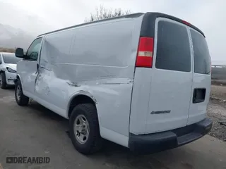 2007 Chevrolet Express Cargo Van with VIN 1GCFG15X671194331, listed as a IAAI auction lot 41900166 with 207,529 mi miles. Bid and sale history available at carsss.com. Image 3.
