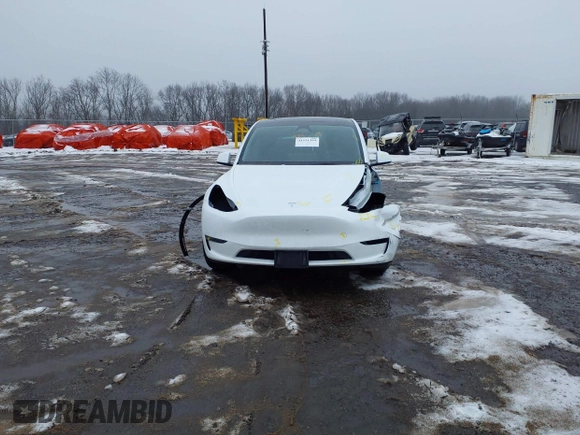 2024 Tesla Model Y Long Range z VIN 7SAYGDEE5RA326577, wystawiony jako IAAI lot #41531364 z przebiegiem 5353 mil mil oraz . Historia ofert i sprzedaży dostępna na DreamBid. Obrazek 12.