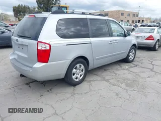 2008 Kia Sedona LX with VIN KNDMB233X86247628, listed as a IAAI auction lot 41918756 with 89,463 mi miles. Bid and sale history available at carsss.com. Image 4.