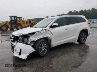 2018 Toyota Highlander SE z VIN 5TDKZRFH2JS265873, wystawiony jako Copart lot #56623075 z przebiegiem 202 427 mil mil oraz Szkoda całkowita • Salvage title. Historia ofert i sprzedaży dostępna na DreamBid. Obrazek 1.