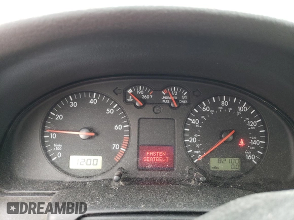 2000 Volkswagen Passat with VIN WVWMA23B9YP355680, listed as a Copart auction lot 45560034 with 82,100 mi miles and Salvage title. Bid and sale history available at DreamBid. Image 9.