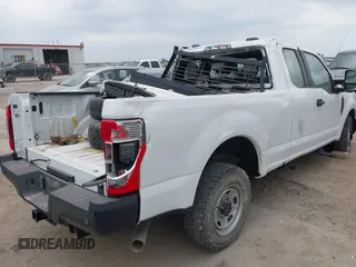 2020 Ford F-250 XL z VIN 1FT7X2A61LED41570, wystawiony jako IAAI lot #42230713 z przebiegiem 67 362 mil mil oraz . Historia ofert i sprzedaży dostępna na DreamBid. Obrazek 4.