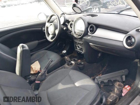 2011 MINI Clubman z VIN WMWZF3C51BTX81754, wystawiony jako IAAI lot #41170747 z przebiegiem Nie podano mil oraz . Historia ofert i sprzedaży dostępna na DreamBid. Obrazek 5.