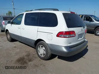 2002 Toyota Sienna LE with VIN 4T3ZF13C42U427293, listed as a IAAI auction lot 42072584 with 279,436 mi miles. Bid and sale history available at carsss.com. Image 3.