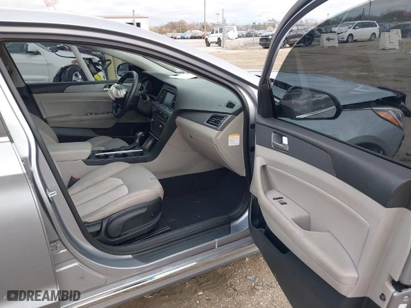 2017 Hyundai Sonata Hybrid SE with VIN KMHE24L1XHA048568, listed as a IAAI auction lot 40906982 with 119,801 mi miles. Bid and sale history available at carsss.com. Image 5.